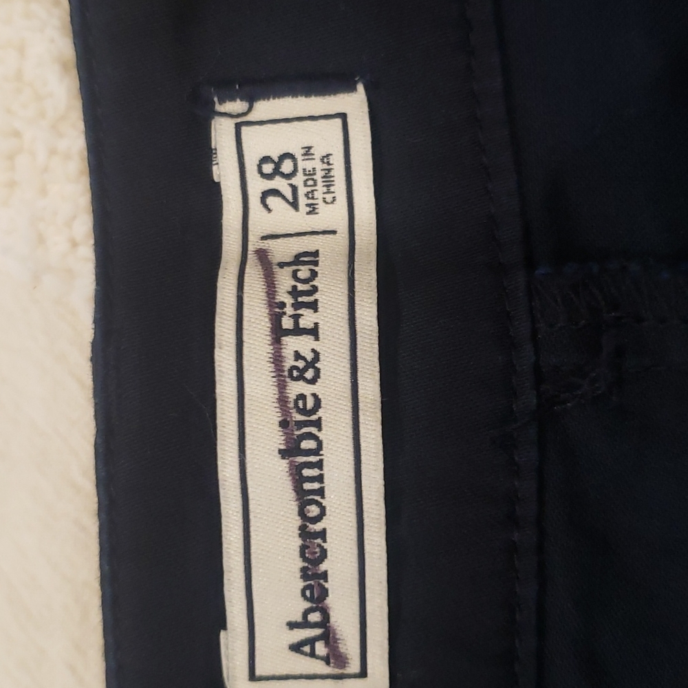 Abercrombie & Fitch - Picture 7 of 10